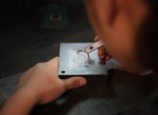 Czy można pobierać świadczenie pielęgnacyjne i zasiłek dla bezrobotnych?